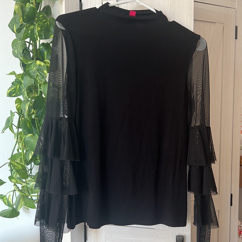 Great condition! XS Vince Camuto Tiered Sleeve Mesh Top - only worn once.